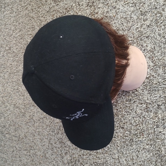 Arc'teryx Classic Wool Flexfit Ball Cap with a subtle Arc’teryx Logo S-M - Picture 4 of 8